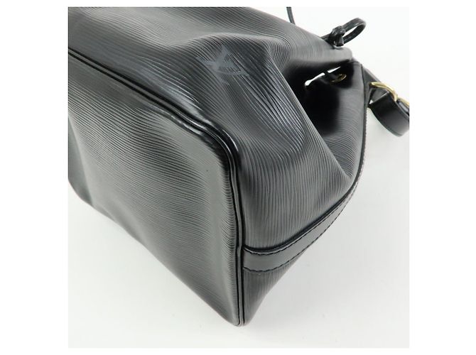 Borsa a tracolla Louis Vuitton Epi Petit Noe Noir Black M44102 - vista 12