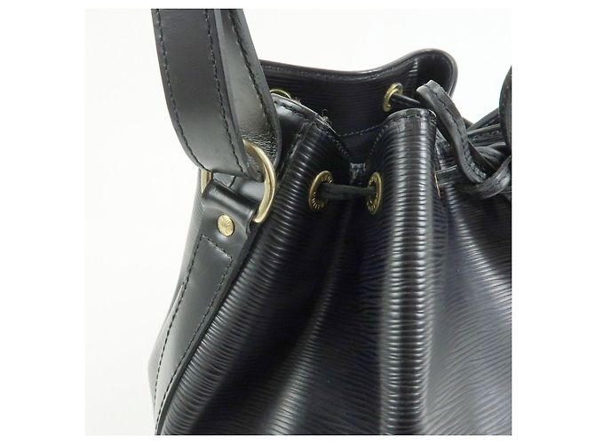 Borsa a tracolla Louis Vuitton Epi Petit Noe Noir Black M44102 - vista 16