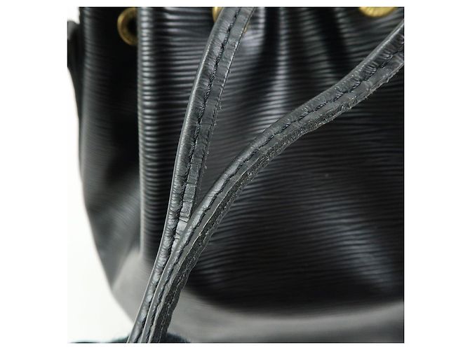 Borsa a tracolla Louis Vuitton Epi Petit Noe Noir Black M44102 - vista 17