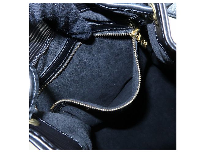 Borsa a tracolla Louis Vuitton Epi Petit Noe Noir Black M44102 - vista 21
