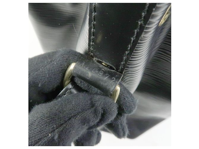 Borsa a tracolla Louis Vuitton Epi Petit Noe Noir Black M44102 - vista 24