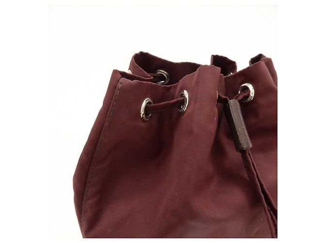 PRADA Nylon Saffiano Leder Beuteltasche mit Dreieckslogo - Ansicht 11