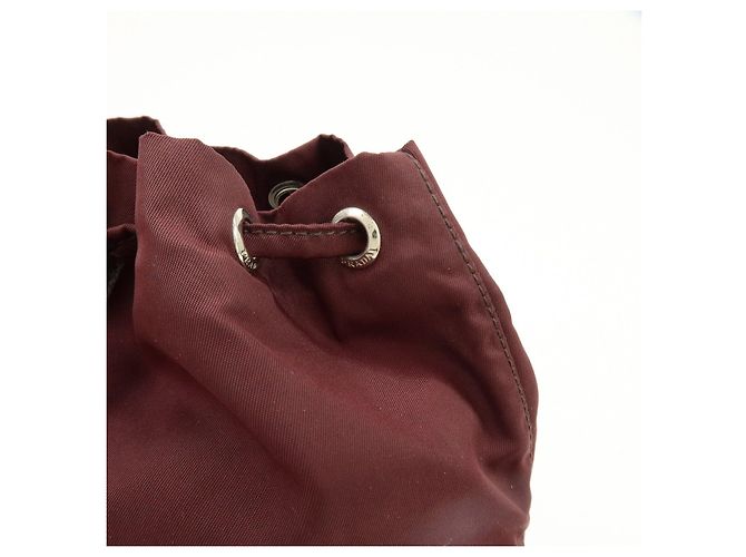 PRADA Nylon Saffiano Leder Beuteltasche mit Dreieckslogo - Ansicht 12