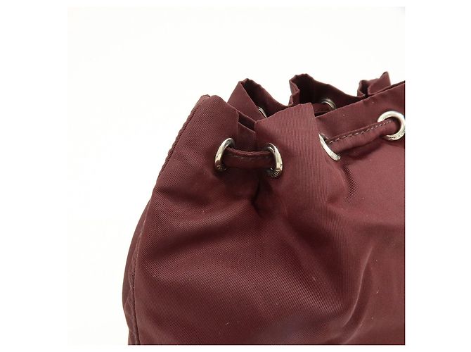 PRADA Nylon Saffiano Leder Beuteltasche mit Dreieckslogo - Ansicht 13