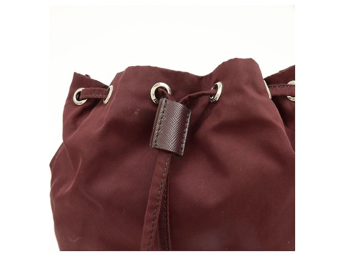 PRADA Nylon Saffiano Leder Beuteltasche mit Dreieckslogo - Ansicht 15