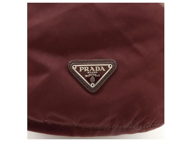 PRADA Nylon Saffiano Leder Beuteltasche mit Dreieckslogo - Ansicht 17