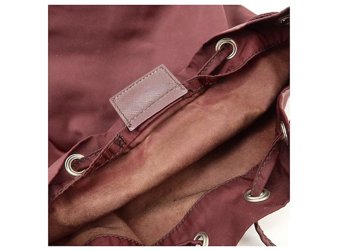 PRADA Nylon Saffiano Leder Beuteltasche mit Dreieckslogo - Ansicht 20