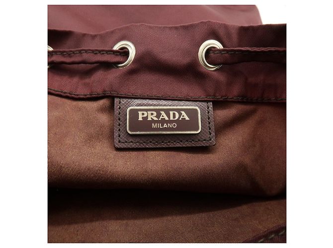 PRADA Nylon Saffiano Leder Beuteltasche mit Dreieckslogo - Ansicht 21