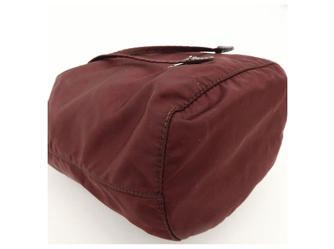 PRADA Nylon Saffiano Leder Beuteltasche mit Dreieckslogo - Ansicht 6