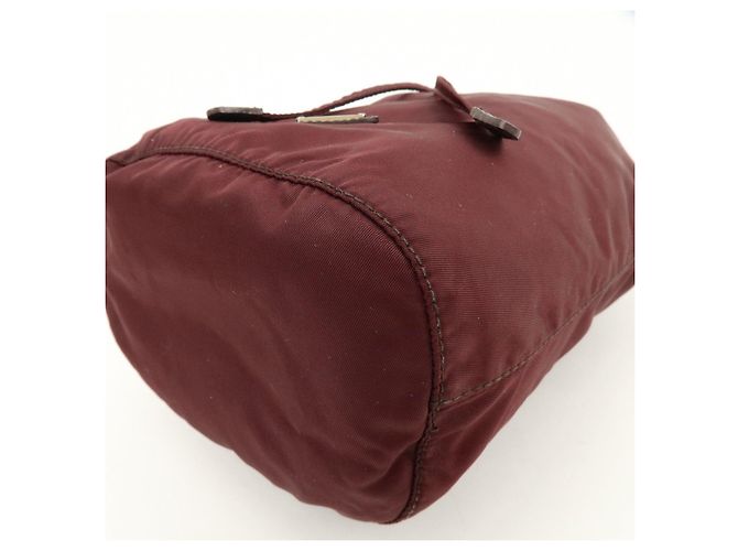 PRADA Nylon Saffiano Leder Beuteltasche mit Dreieckslogo - Ansicht 7