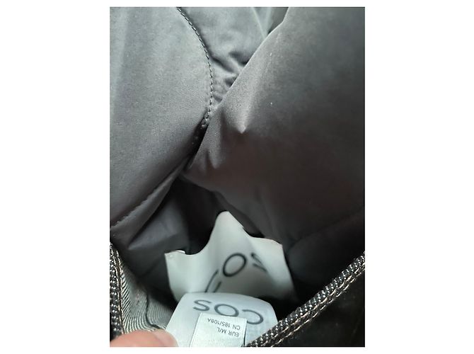 COS Wendbare gesteppte Denim-Weste mit Lederdetails - Ansicht 10