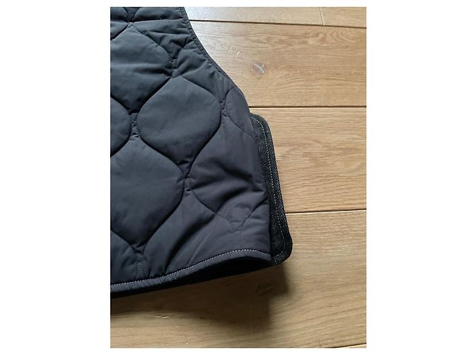COS Wendbare gesteppte Denim-Weste mit Lederdetails - Ansicht 8