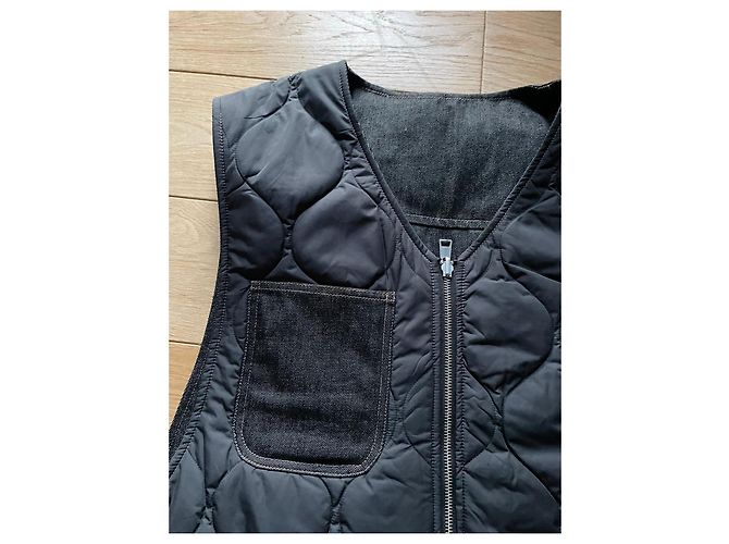 COS Wendbare gesteppte Denim-Weste mit Lederdetails - Ansicht 9