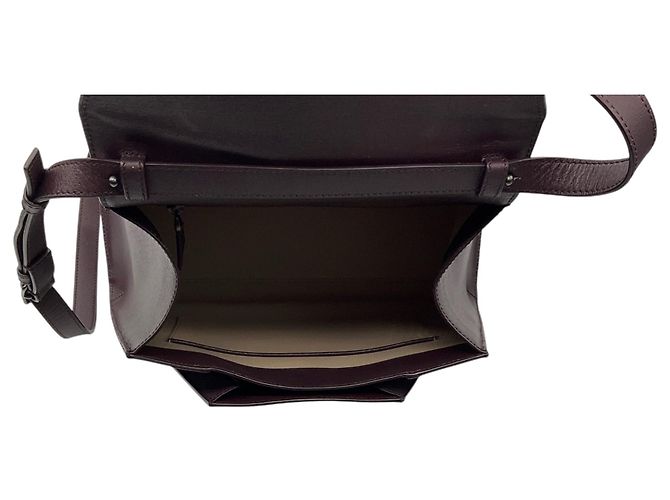 Borsa a tracolla trapezoidale Akris in pelle Saffiano bordeaux - vista 6