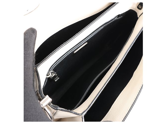Borsa a tracolla con catena Prada Arcade Glace in pelle bianca - vista 12
