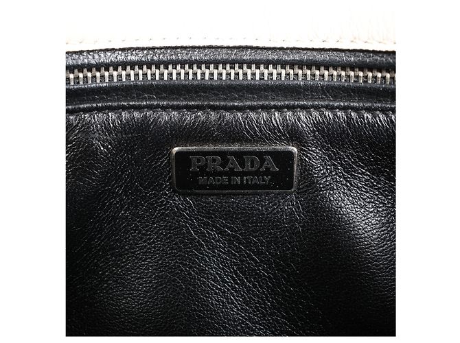 Borsa a tracolla con catena Prada Arcade Glace in pelle bianca - vista 13