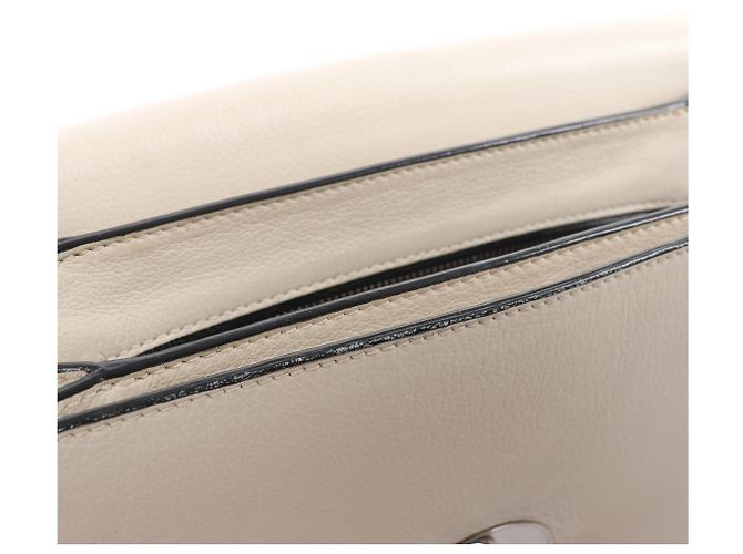 Borsa a tracolla con catena Prada Arcade Glace in pelle bianca - vista 15
