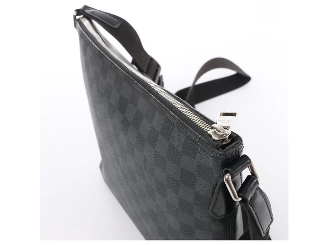 Borsa a tracolla Louis Vuitton Mick PM Damier Graphite in nero N41211 - vista 5