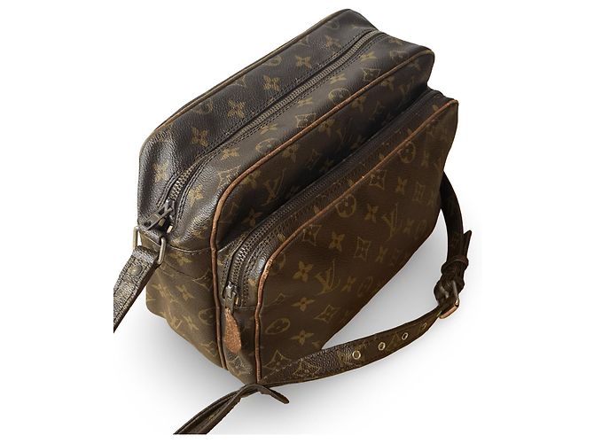 Louis Vuitton Nile
Una splendida Nile vintage di Louis Vuitton. - vista 3