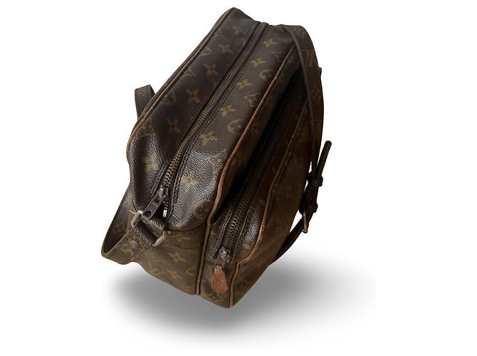 Louis Vuitton Nile
Una splendida Nile vintage di Louis Vuitton. - vista 7