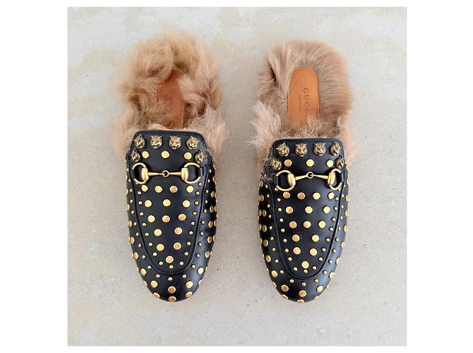 Gucci Princetown Mules in pelle borchiata e pelliccia - vista 4