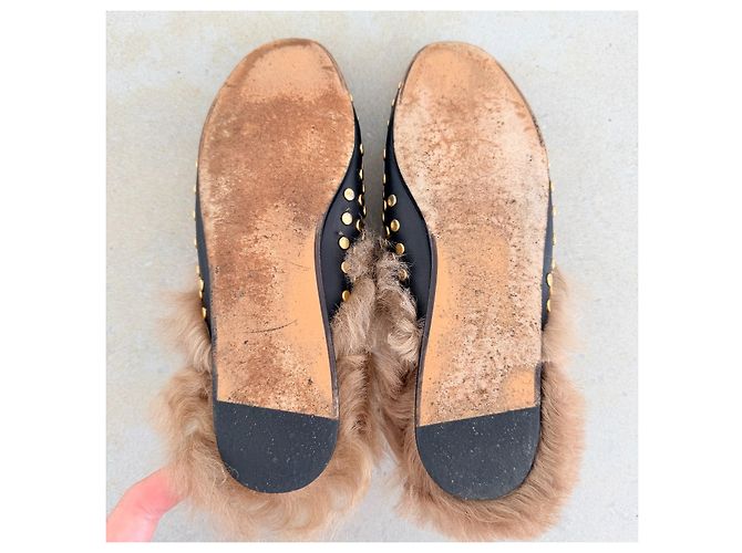 Gucci Princetown Mules in pelle borchiata e pelliccia - vista 6