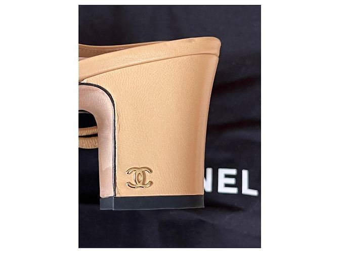 Chanel Slingback Bicolore in Pelle Beige e Tessuto Nero - vista 3