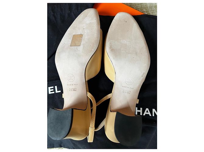Chanel Slingback Bicolore in Pelle Beige e Tessuto Nero - vista 5