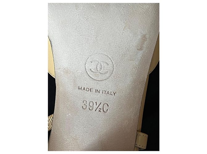 Chanel Slingback Bicolore in Pelle Beige e Tessuto Nero - vista 6