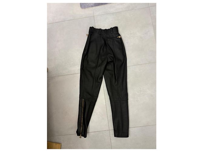 Chanel Schwarze Lederhose mit CC-Logo - Ansicht 11