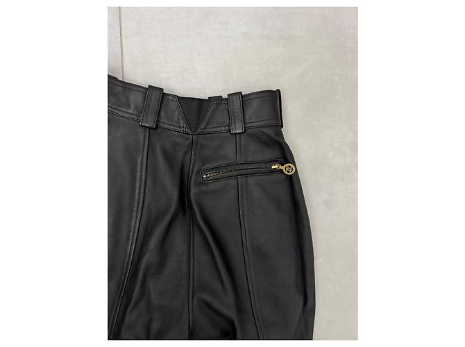 Chanel Schwarze Lederhose mit CC-Logo - Ansicht 12