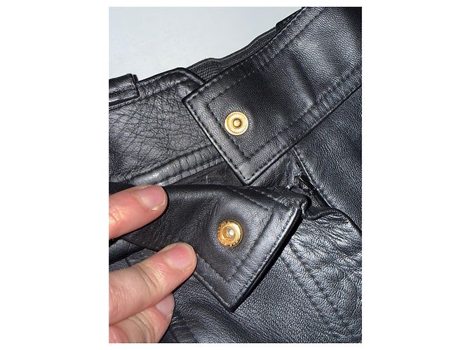 Chanel Schwarze Lederhose mit CC-Logo - Ansicht 5