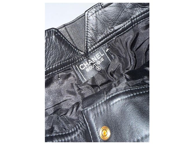 Chanel Schwarze Lederhose mit CC-Logo - Ansicht 6