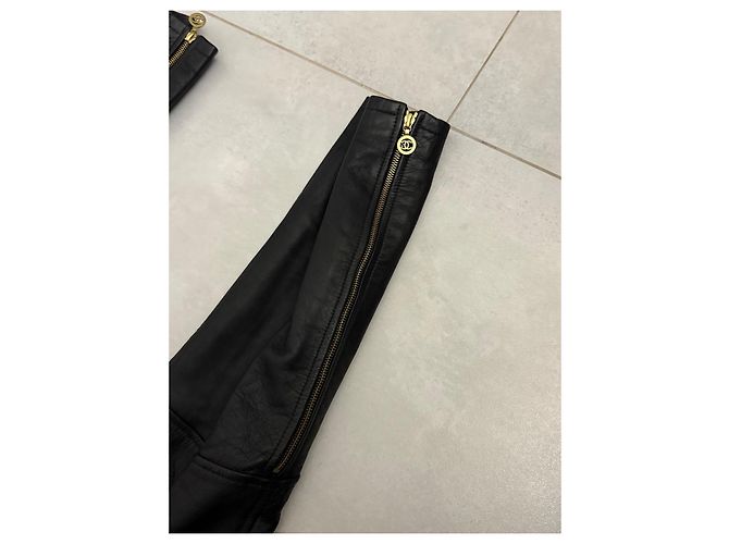 Chanel Schwarze Lederhose mit CC-Logo - Ansicht 8