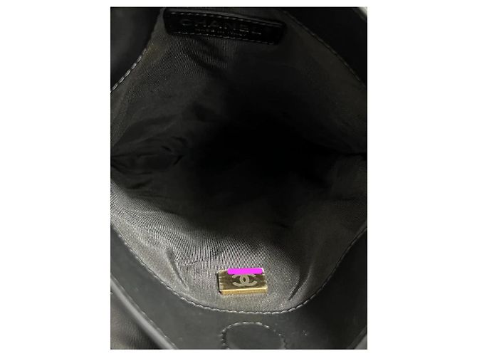 Chanel 2022 Runway Borsa Shopping Piatta Vitello Matelassé Nero - vista 3