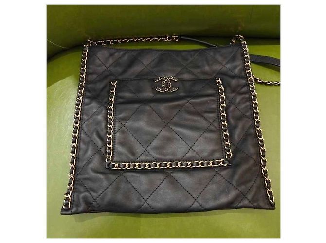 Chanel 2022 Runway Borsa Shopping Piatta Vitello Matelassé Nero - vista 5