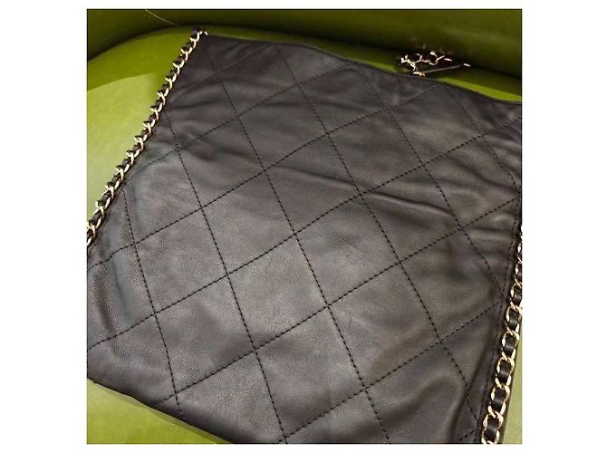 Chanel 2022 Runway Borsa Shopping Piatta Vitello Matelassé Nero - vista 6