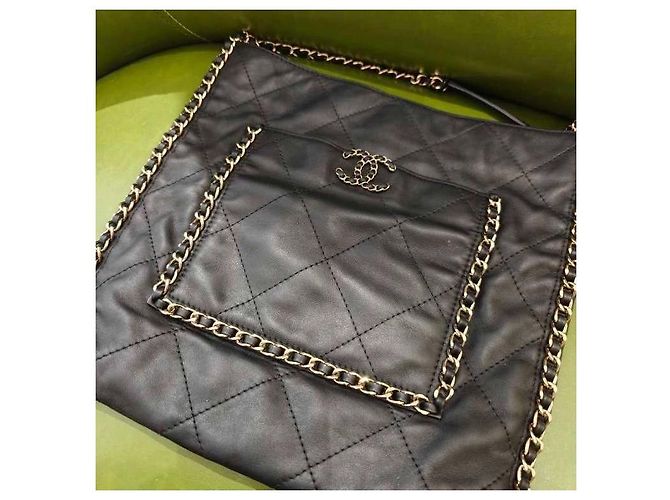Chanel 2022 Runway Borsa Shopping Piatta Vitello Matelassé Nero - vista 8