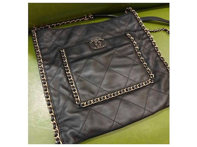 Chanel 2022 Runway Borsa Shopping Piatta Vitello Matelassé Nero - vista 9
