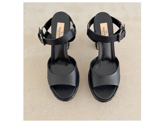 Valentino Garavani Sandali Rockstud platform in pelle nera - vista 6