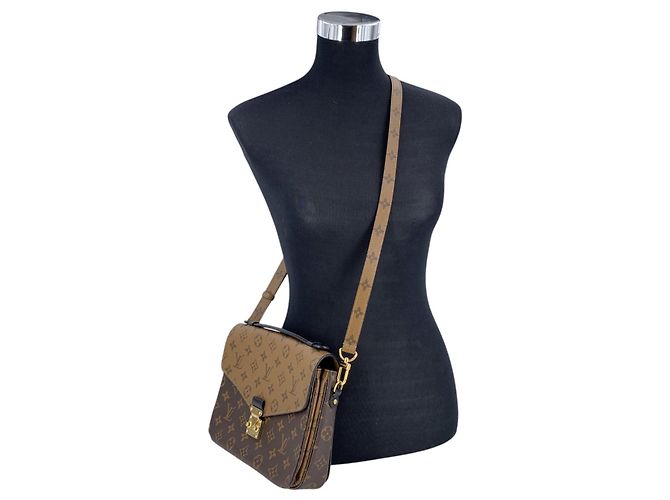 Louis Vuitton Bolsa de Ombro Metis Monogram Reverse em Lona Castanha e Bege - vista 2