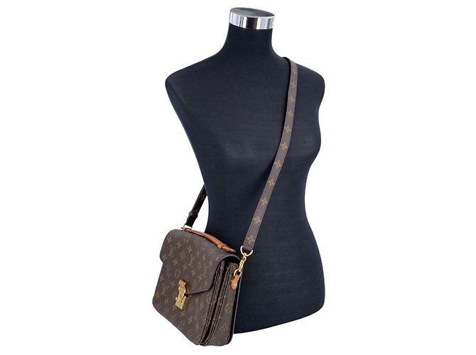 Louis Vuitton Borsa a tracolla Pochette Metis Monogram in tela marrone - vista 2