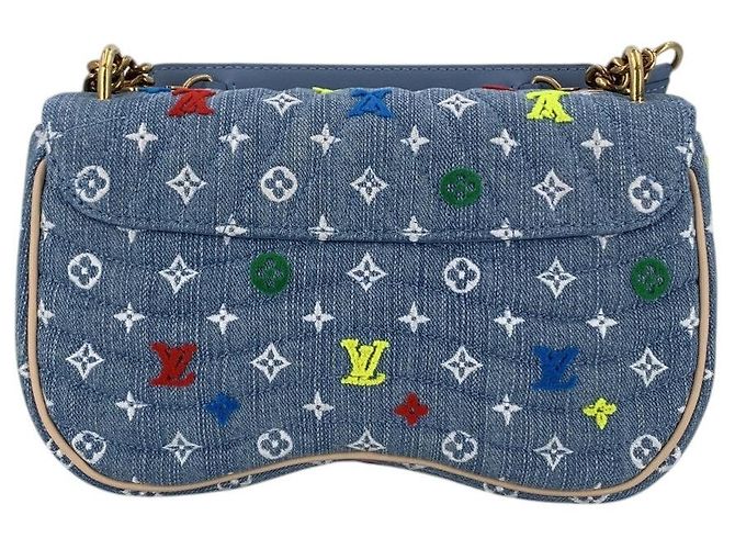 Louis Vuitton New Wave Schultertasche mit Kette aus hellblauem Denim mit Monogramm - Ansicht 3