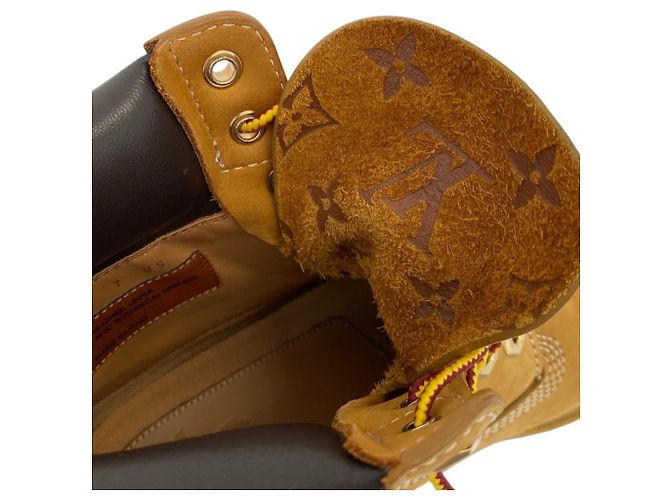 Botines Louis Vuitton Monogram Emboss 6IN - vista 9