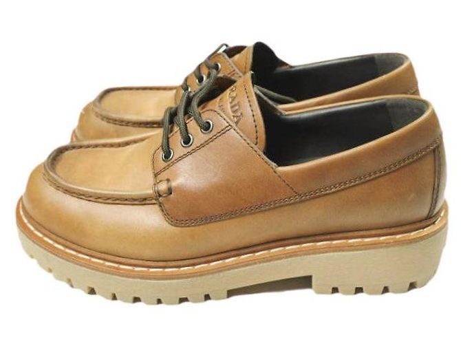 Prada Schnürschuhe aus Kalbsleder - Ansicht 2
