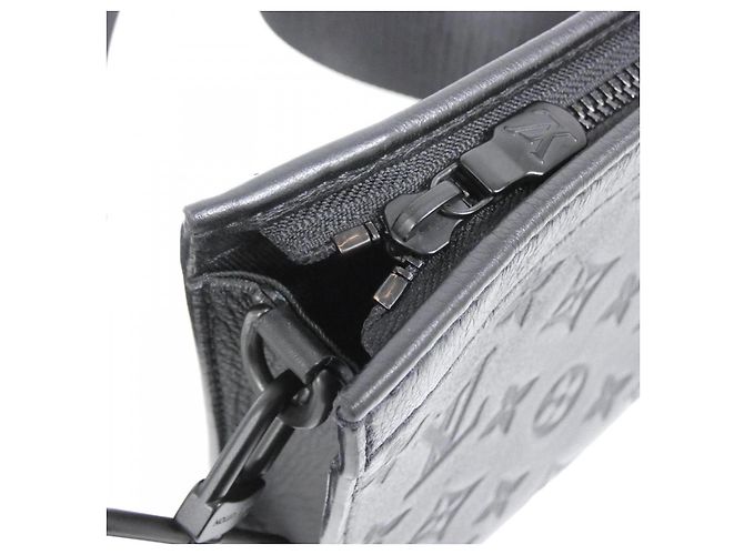 Louis Vuitton Monogram Shadow Gaston Portafoglio Wearable Borsa a Tracolla in Vitello - vista 5