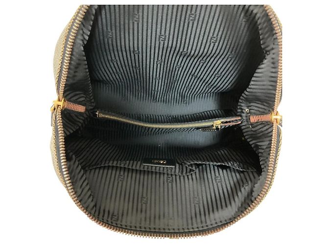 Fendi Chameleon 2-Way-Tasche aus Lackleder - Ansicht 12