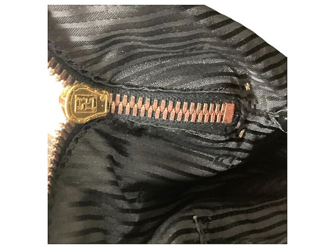 Fendi Chameleon 2-Way-Tasche aus Lackleder - Ansicht 14