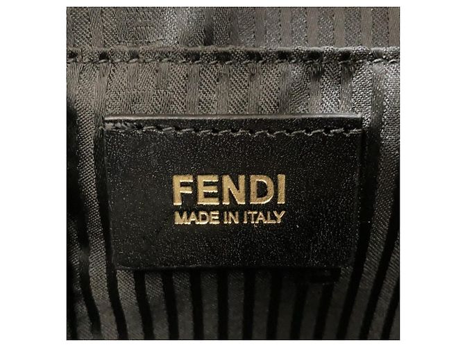 Fendi Chameleon 2-Way-Tasche aus Lackleder - Ansicht 15