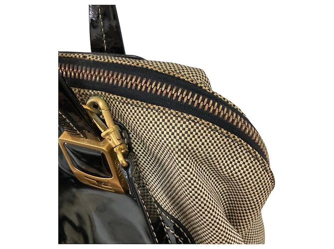 Fendi Chameleon 2-Way-Tasche aus Lackleder - Ansicht 18